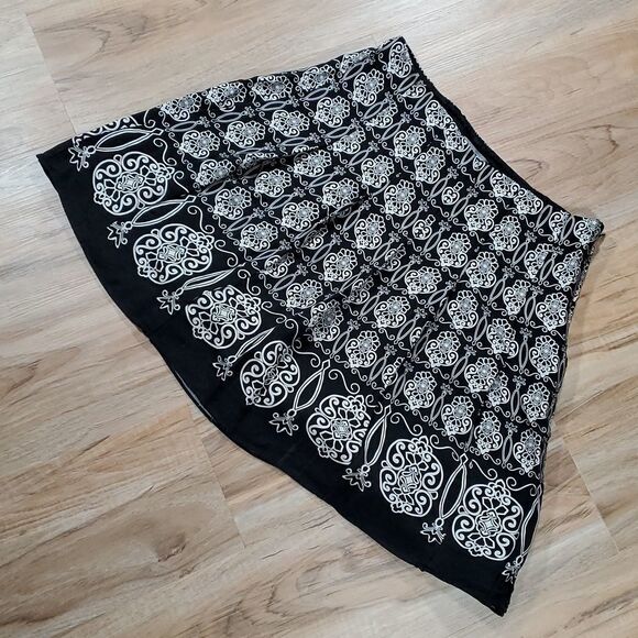 🔹️Ann Taylor Black & Cream Floral Print Silk Skirt Petite 8 - Picture 1 of 11